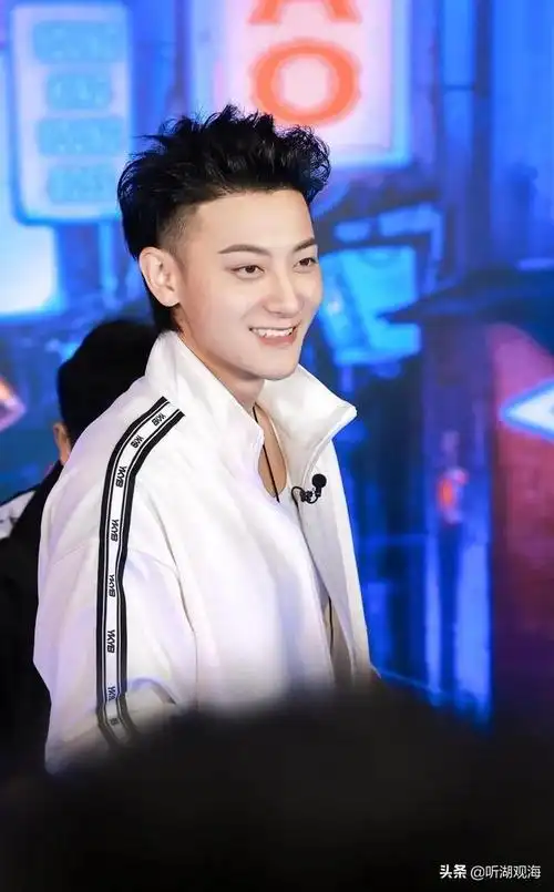 黄子韬个人资料家境(黄子韬是怎样火起来的)(10)