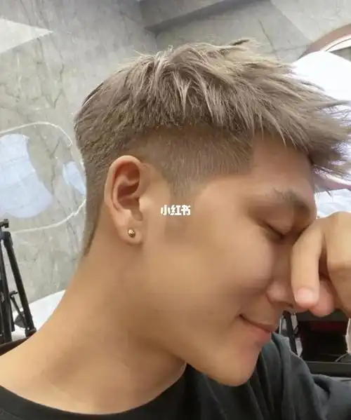 男士发型潮男都这样剪清爽十净的渐变男生短发男生发型轻松搞定,最
