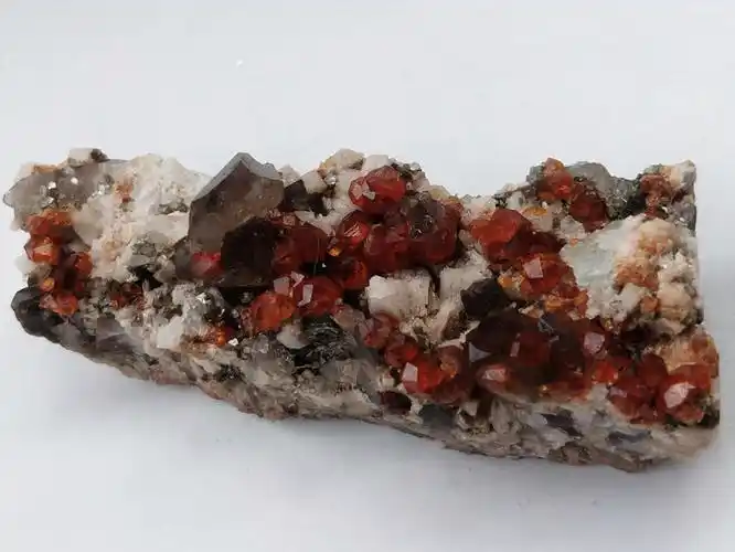 石榴石芬达石茶色水晶烟晶云母矿物标本晶体晶簇宝石原石原矿石