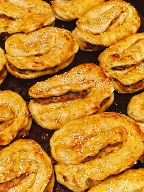 青岛这家沔miǎn阳锅盔了解一下