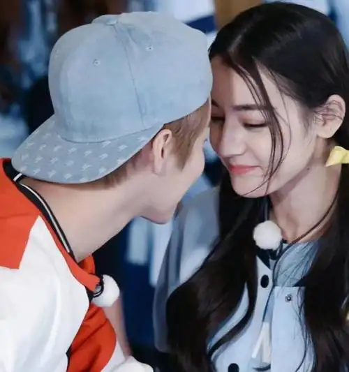 鹿晗现身"婚礼现场",撕下了关晓彤仅剩的体面