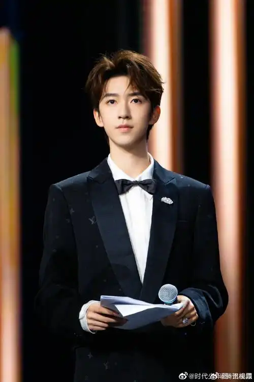 贺峻霖被实习生简历吓到##令人心动的offer