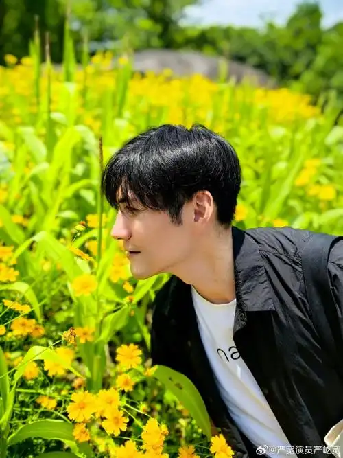 端午遇良人,花香人安康#端午节##端午安康#严屹宽超话严宽超话