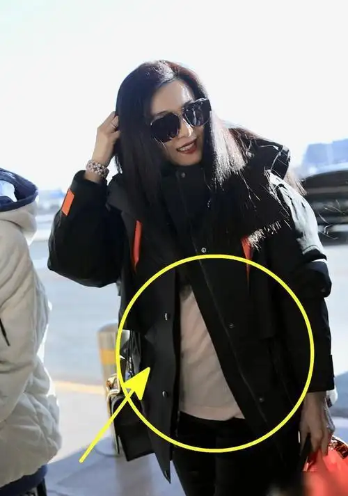 范冰冰现身肚子凸起太多像孕妇身材发福明显