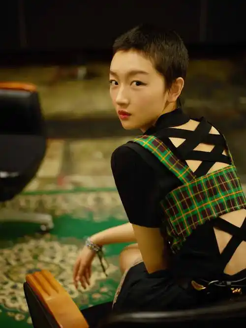 周冬雨寸头造型你们觉得周冬雨驾驭的住吗zt