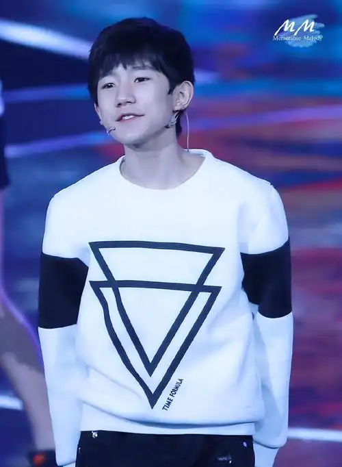 王源2015北京春晚彩排