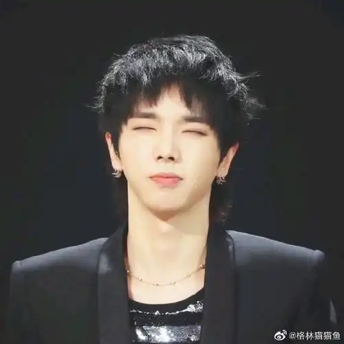 华晨宇超话#和华晨宇点亮微博之夜#今日份超like,充满了破碎感,短发组