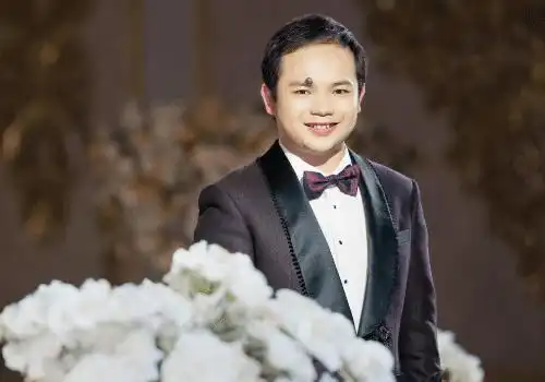 哈尼族王子的痣是在左边还是在右边李维真的身价是多少