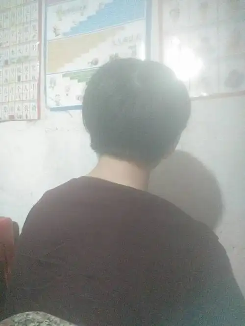 图片男生头后面时髦发型是什么样子形状!我后天星期六想剪!