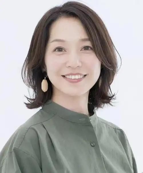 烫发型试试这几种短发烫发更显年轻50岁女人,今春别错过3类贵妇发型