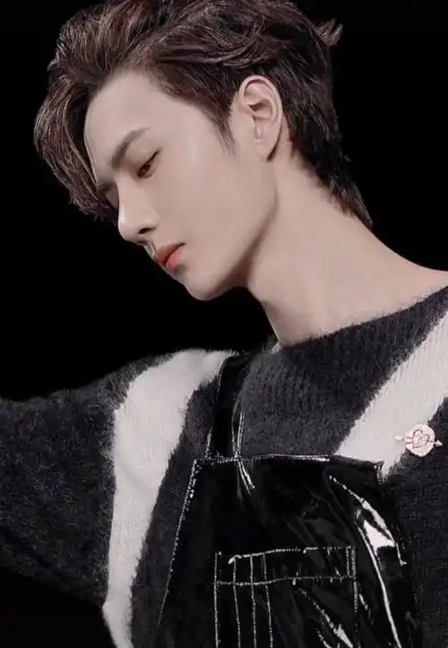 王一博绝美侧颜,真帅!