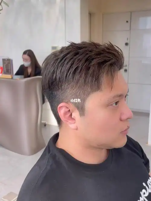 男生秋天留什么发型才帅气?