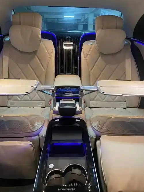 23款迈巴赫s480五座改四座 钢琴烤漆饰板,提升内饰豪华与舒适