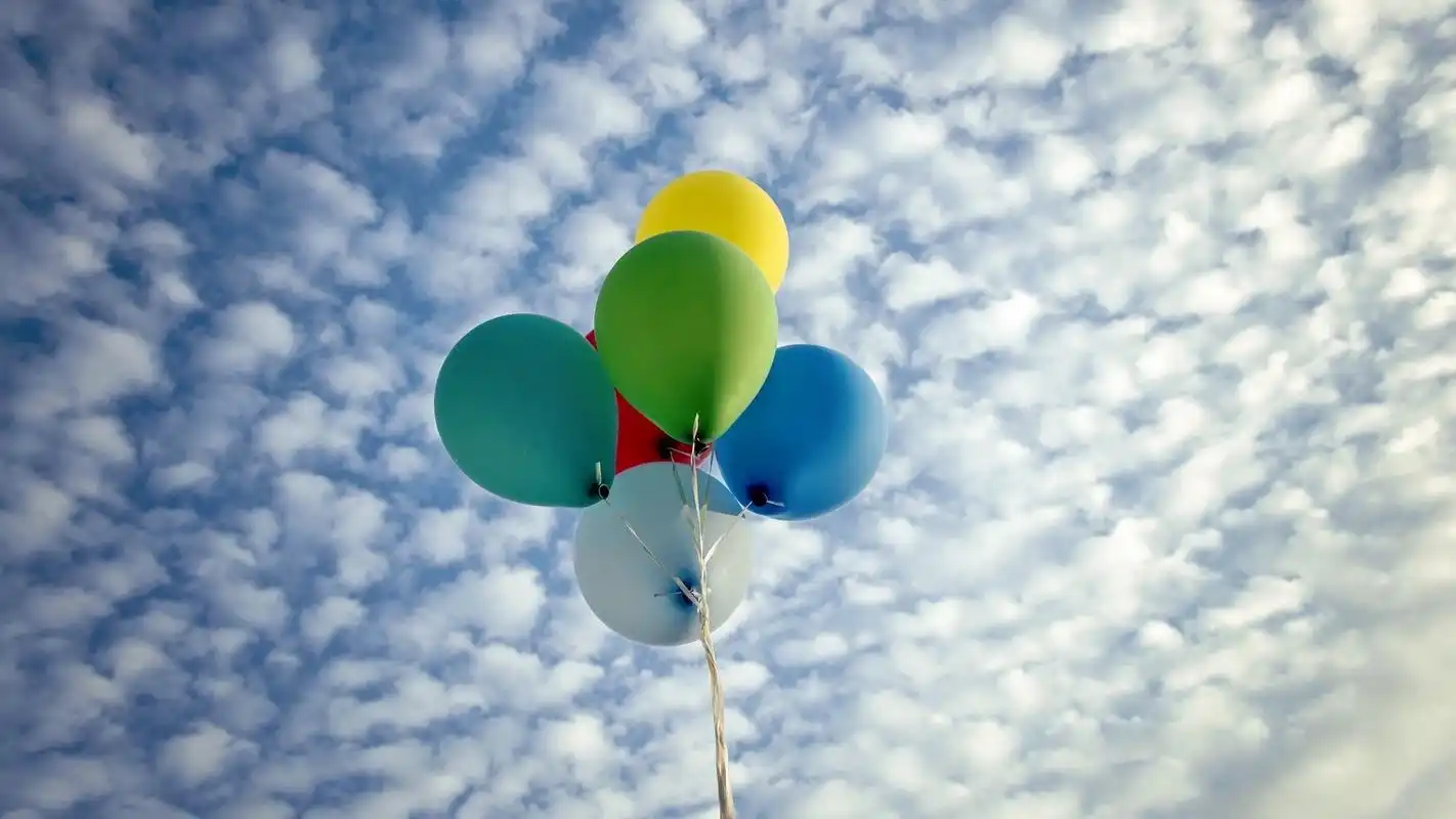 气球创意唯美高清桌面壁纸图片
