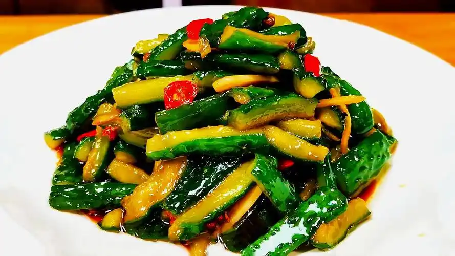 大婶教你秘制腌黄瓜不加一滴水开胃解腻又下饭放半年都不坏