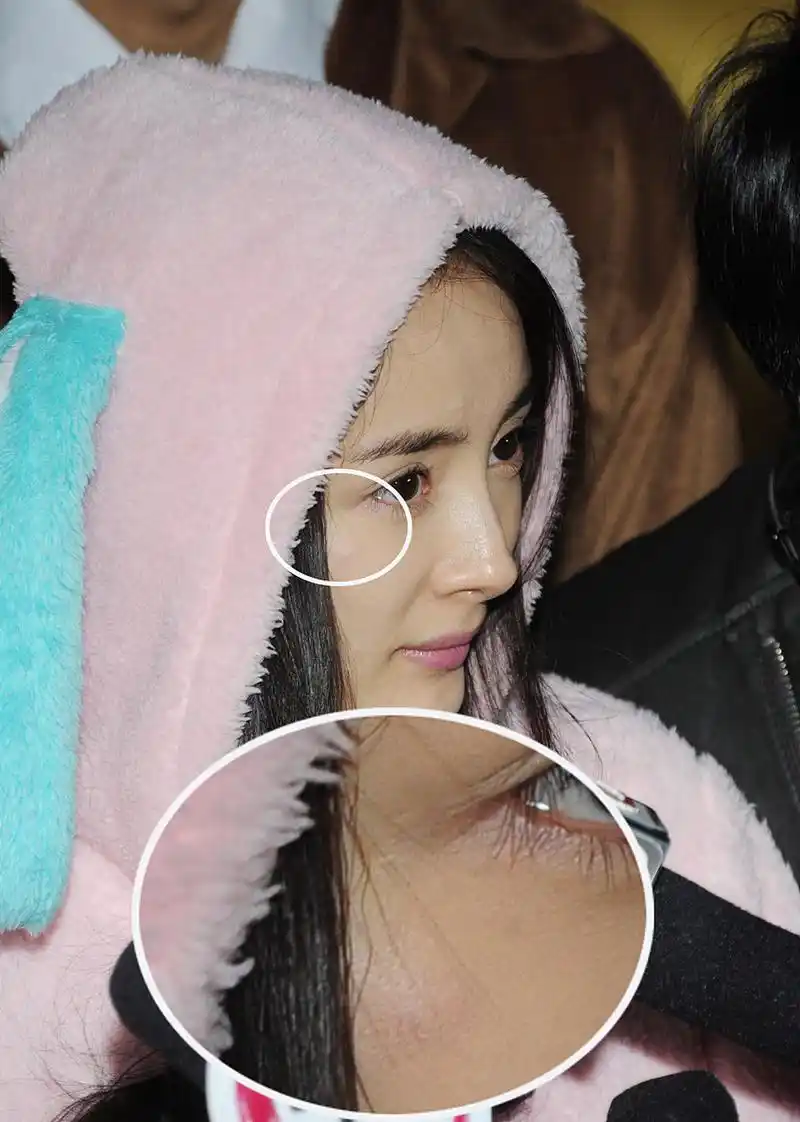 杨幂晚宴素颜照惊艳曝光!五官精致如画,皮肤白皙如玉.