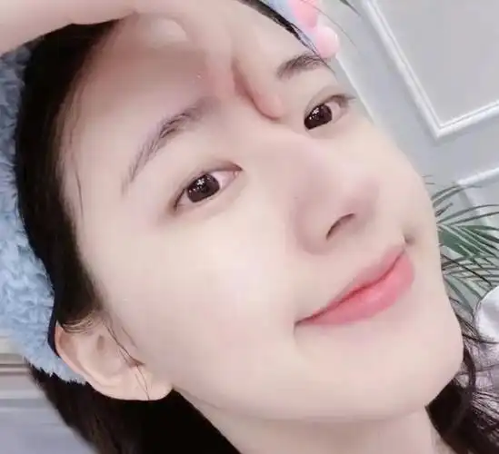 洗完脸直接就涂护肤品吗?纠正3点"坏习惯",皮肤水嫩还细腻