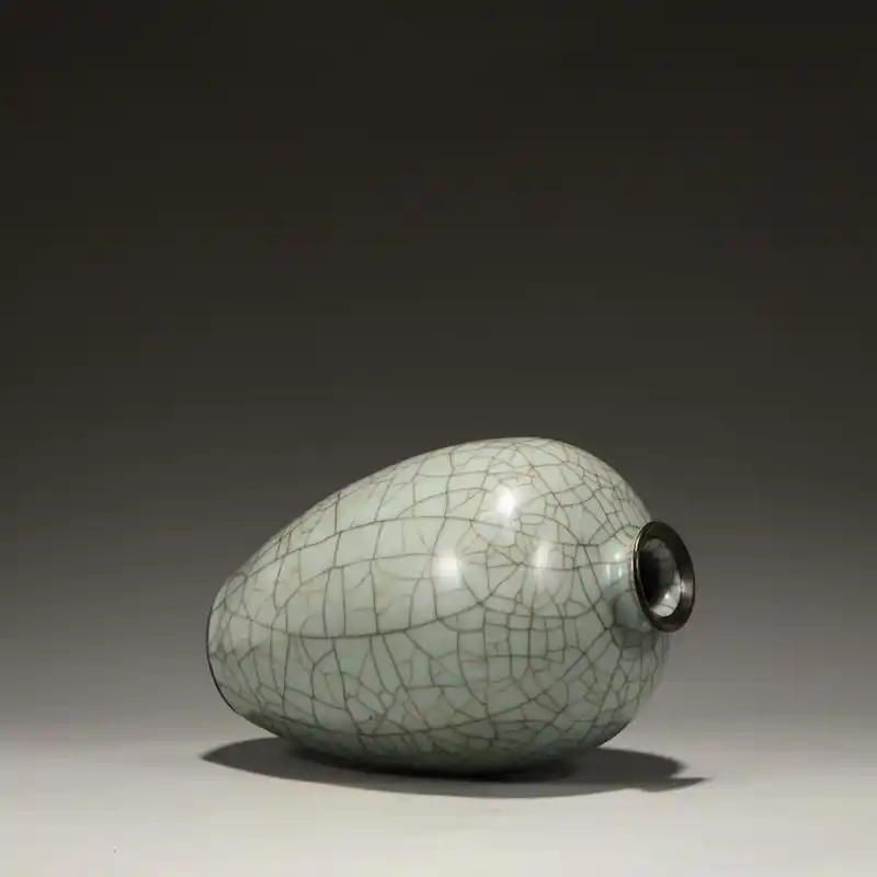 旧藏 南宋 官窑青釉银口大梅瓶 尺寸:高25公分 肚径15公分