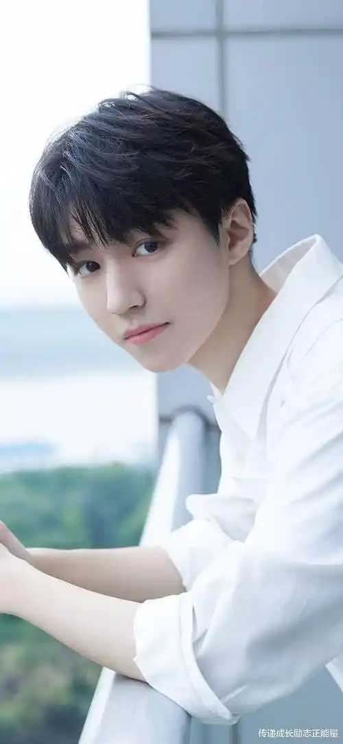 黄晓明谢霆锋杜海涛等为王俊凯庆生,p图晒合照,他的人缘真好_气质