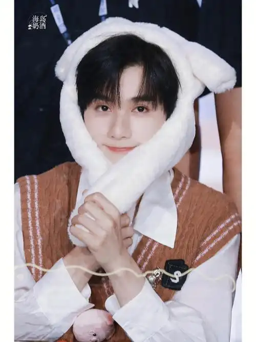 高卿尘  高卿尘怎么这么可爱啊01010101