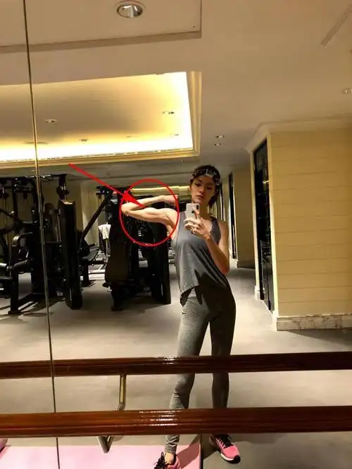 当女明星露出肱二头肌是一种什么体验网友有点辣眼睛