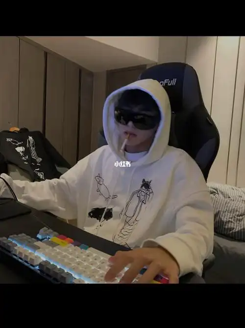 别说抽烟了余总抽大炮我都喜欢