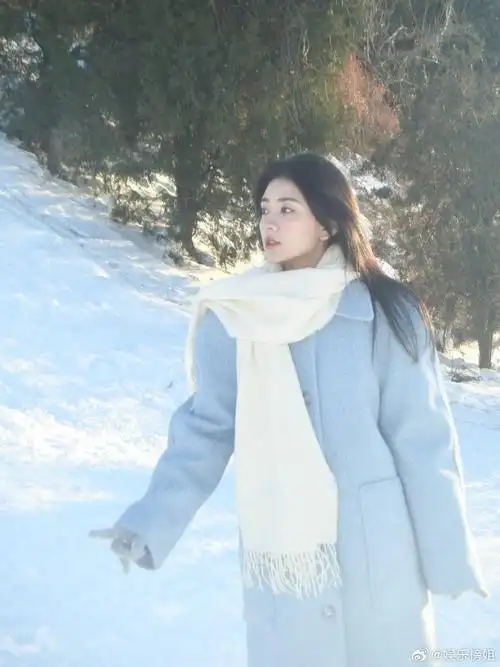 梁洁初雪微醺妆