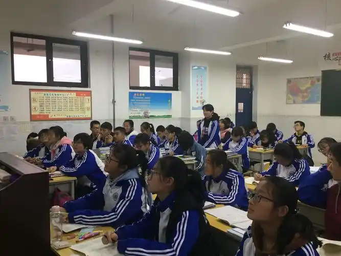 富中蓝,文明行,学习雷锋,你我参与 ——记富平中学高一六班雷锋月活动