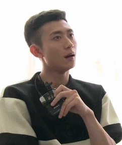 张一山帅气一言难尽无语gif动图_动态图_表情包下载_soogif