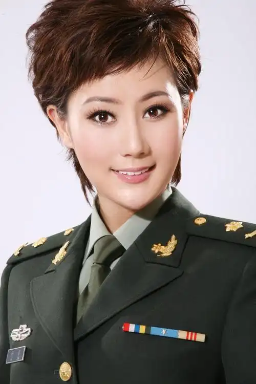 演唱者: 叶翠,军旅青年女高音声乐演员,中共党员.