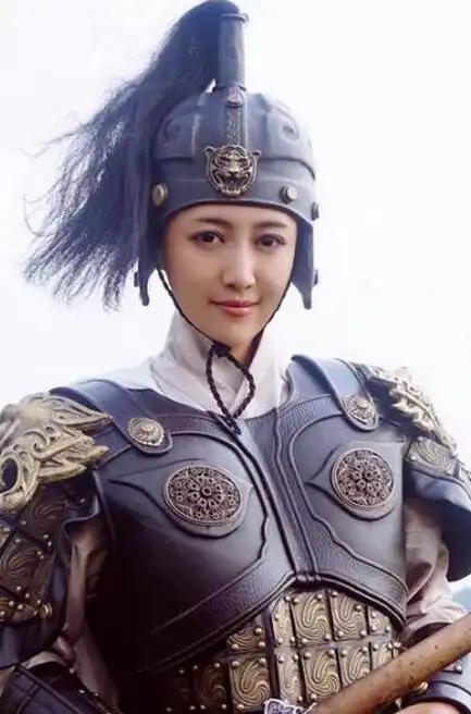 巾帼不让须眉,盔甲造型的赵丽颖马思纯热巴等pk谁更美?_铠甲