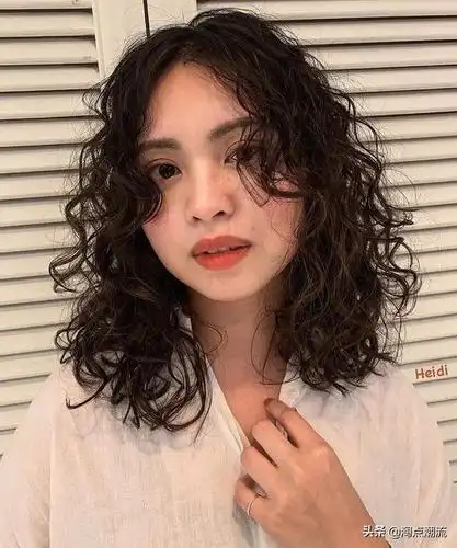 整头烫小卷复古又时尚