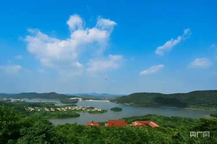 安徽和县:"彩虹路"上风光好_大道_花月_香泉