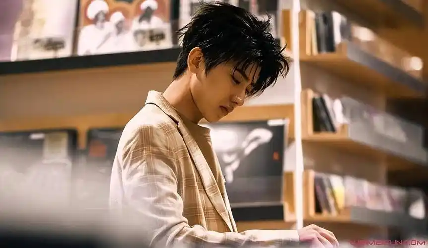 蔡徐坤消失术背后,连续奋战八昼夜,高额补贴逐帧打码_演唱会_节目组