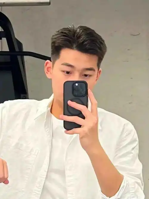 男生过了30岁,剪这些短发型很不错,轻熟帅气