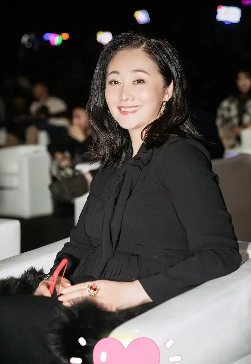 对这部剧的记忆还是很深的,而且剧中的几位演员也都凭着此剧大红大火