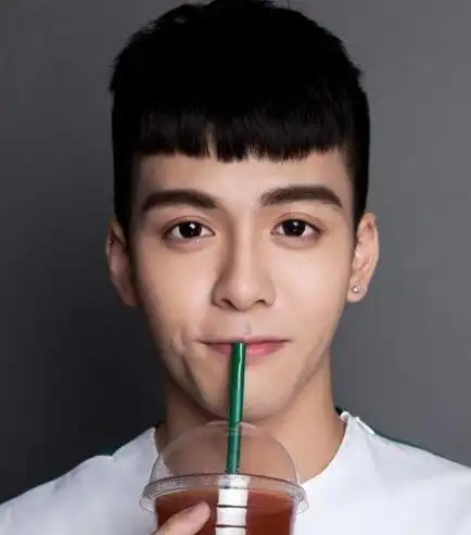 方脸最流行的发型男生短发_发型图片