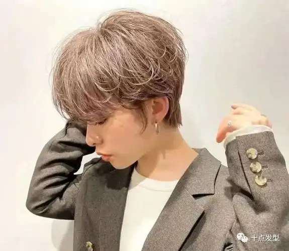 今年超流行的短发摩根纹理烫