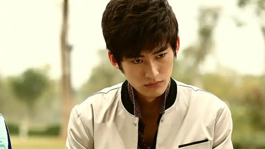 主页 桌面壁纸 明星图片 > 正文   本文 张翰特写精美图集_帅气大男生