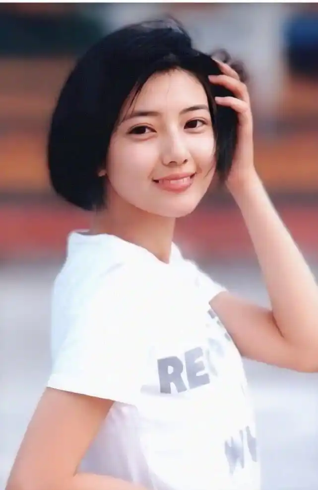 高圆圆学生时期旧照超清纯难怪说赵又廷是所有男人的公敌