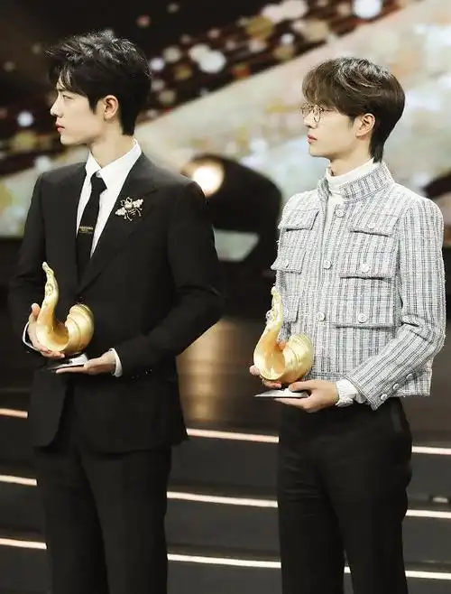 王一博肖战的粉丝捐赠无羁路,博肖公益,与爱同行!