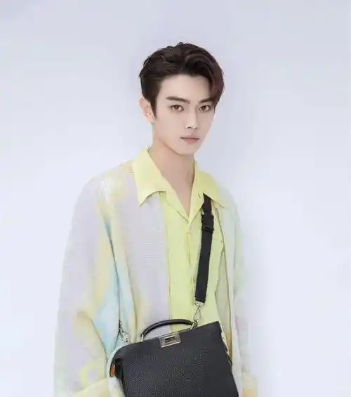 小八卦许凯鞠婧祎王源杨幂关晓彤