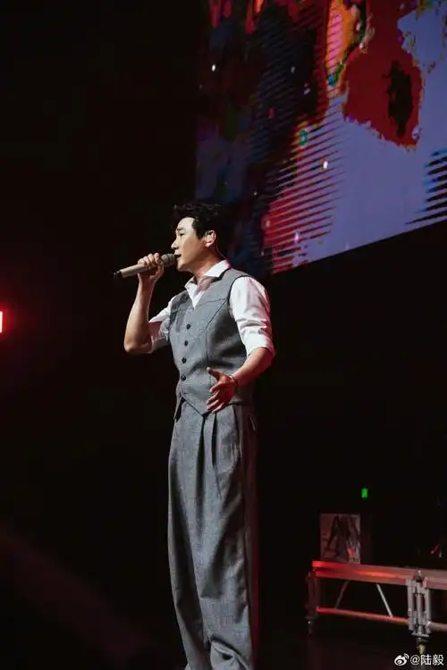 陆毅超话和kenny演出很开心,下次还来!#我的幸福具象化