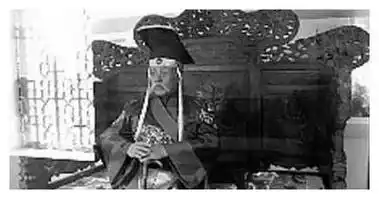 本来袁世凯手握一手好牌的,怎么就越打越烂了呢?