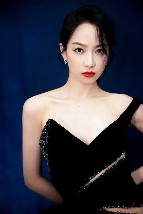 舞台魅力者宋茜亮相腾讯视频2020星光大赏