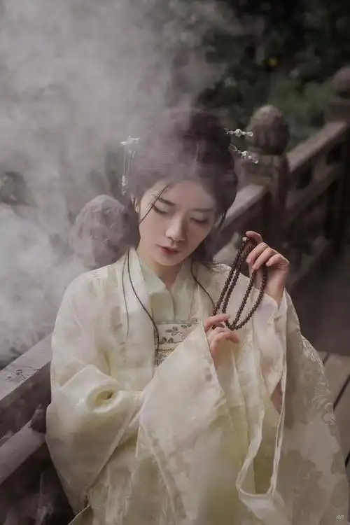 湖南男子花2000租女朋友应付父母,女生赖着不走,男子:真没钱了