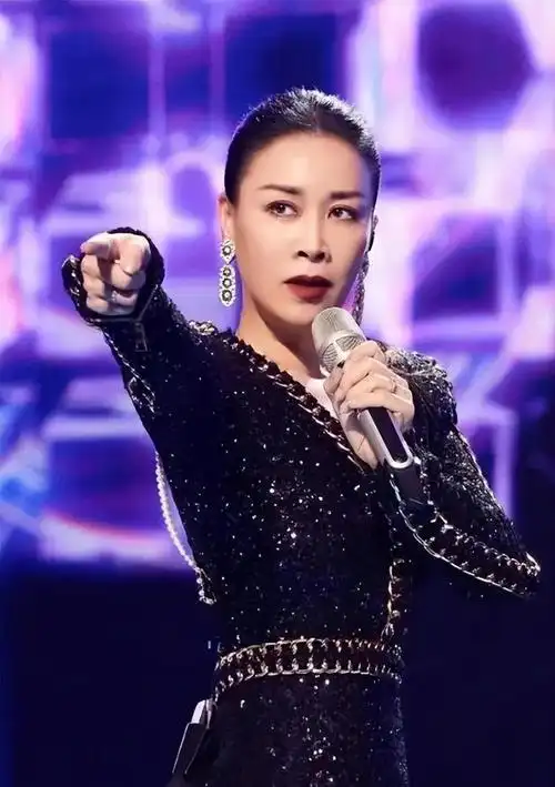 《好声音》事件后,那英终于现身,衰老明显,隐身一年有复出迹象|刀郎