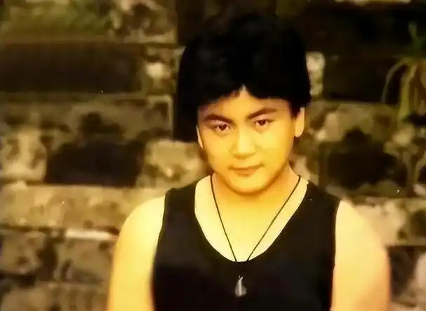 "胖星"洪剑涛:一场意外导致身体发胖,娶大妻子也幸福