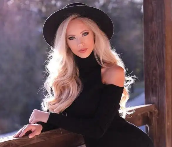 但我们要知道,amanda taylor这样完美的身材并不是天生就有的,而是