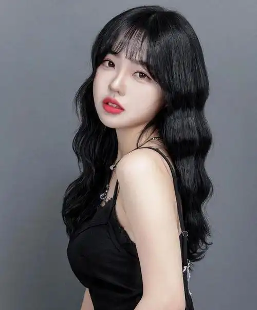 2021流行发型女圆脸中长发适合圆脸女生的发型中长发卷发